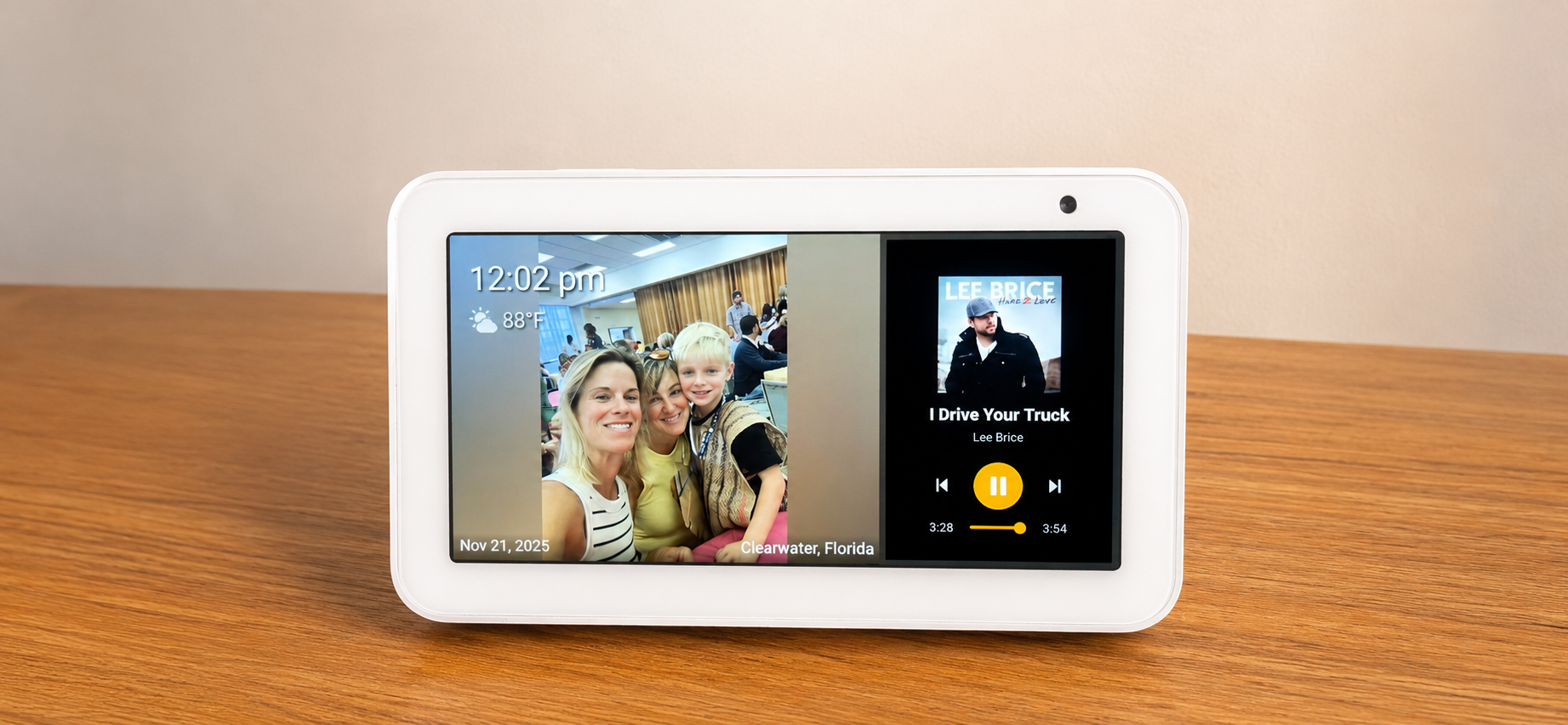 Amazon Echo Show 5 running the Dashie dashboard on LineageOS